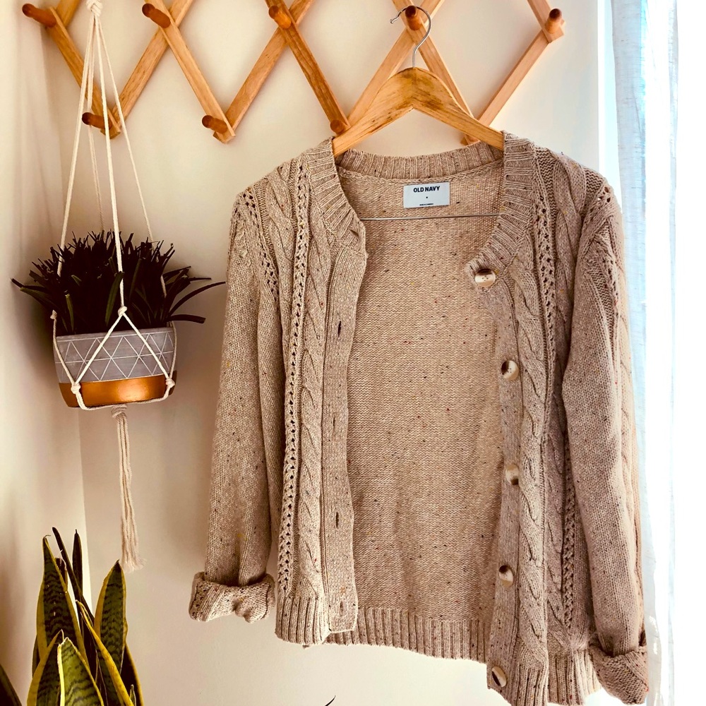 Cute cream marble colored cardigan!